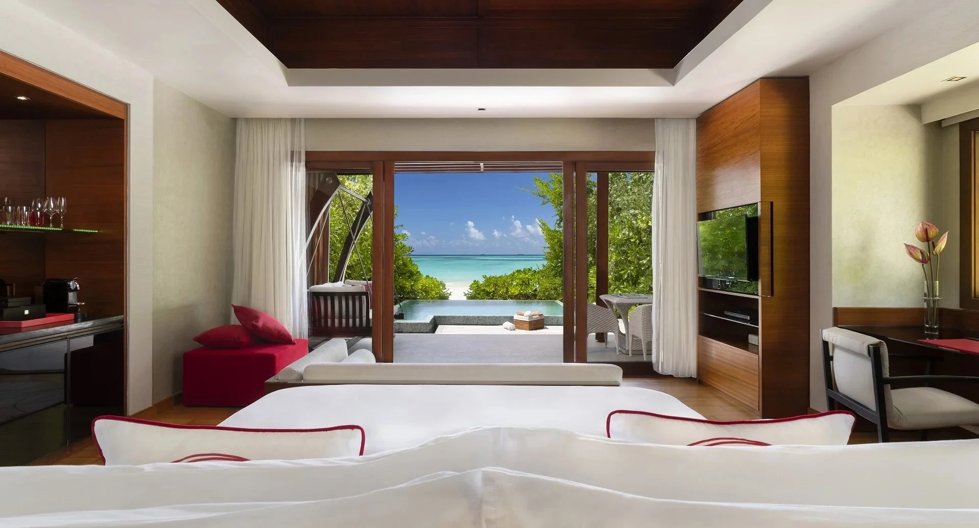 niyama_maldives_beach_pool_villa_1_1920x1037.jpg