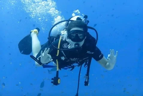 happy_scuba_diver.jpg