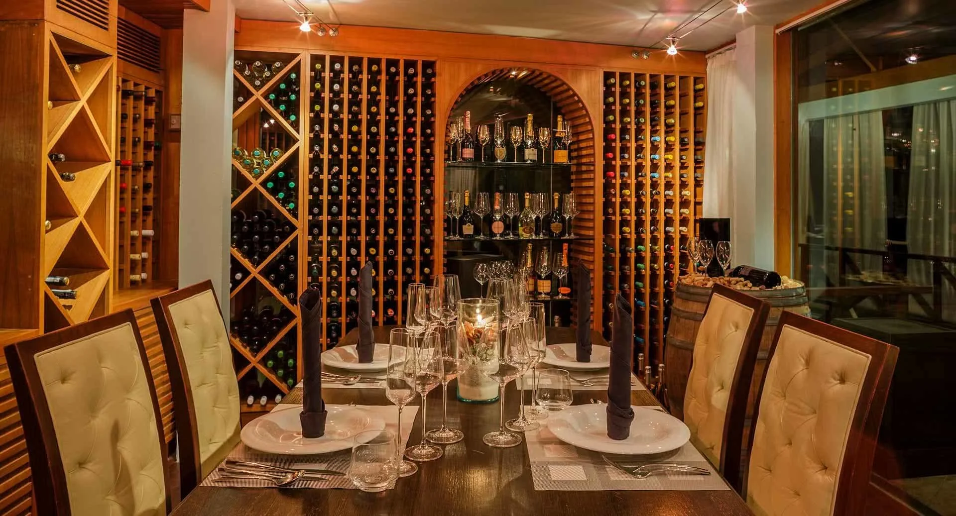 anantara_dhigu_maldives_dhigu_wine_room_1920x1037.jpg