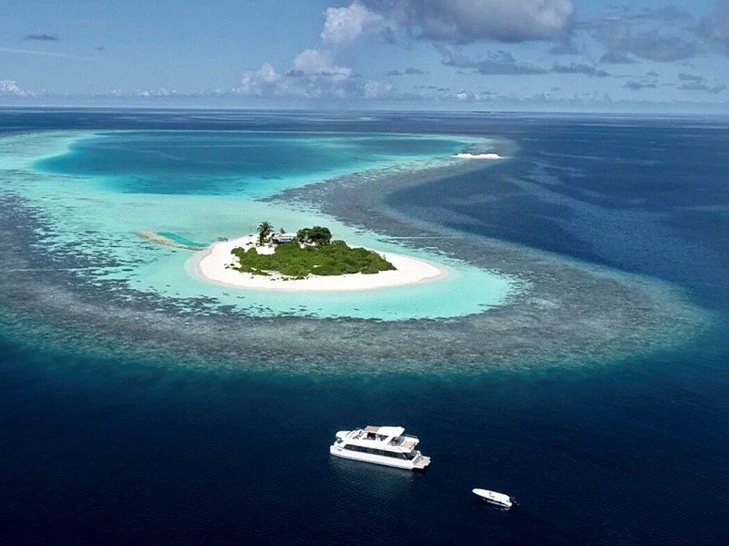 over-reef-private-maldives-surf-charter-boat-floating-villa-4.jpg