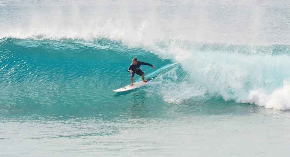 anantara_dhigu_surfing_984x532.jpg
