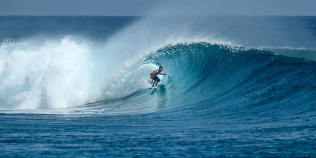 maldives-surf-trip-thulusdhoo-island-maldives-surf-resort-akiri-surf-retreat-1024x512.jpg