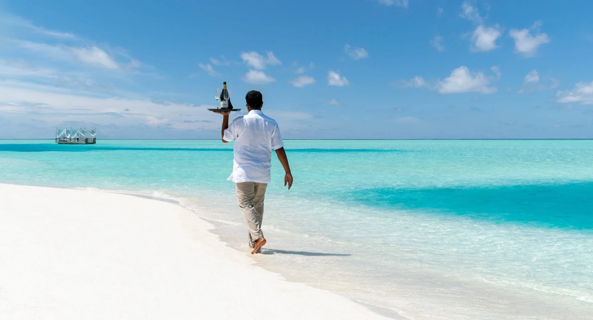 anantara_dhigu_beach_service_buttler_1920x1037.jpg