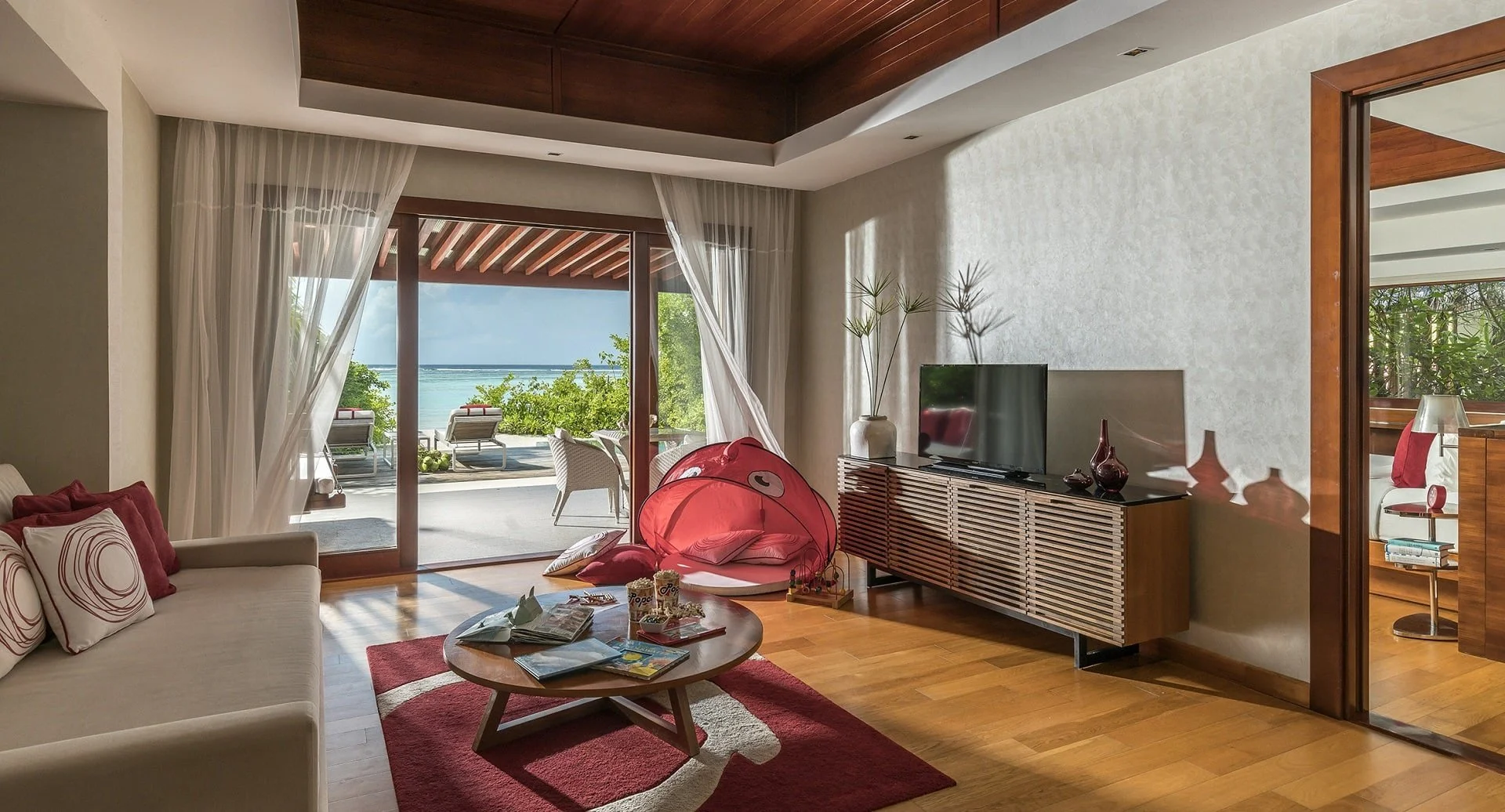 niyama_maldives_family_beach-pool_villa_1_1920x1037.jpg