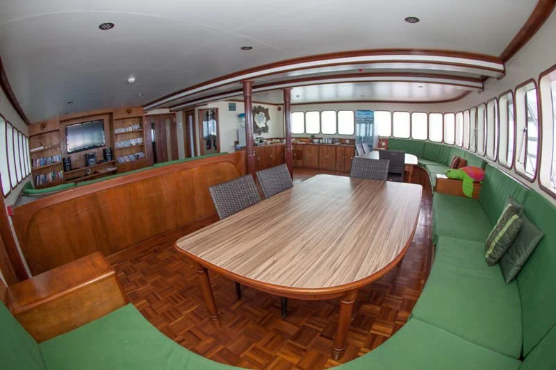 carpe-vita-private-maldives-surf-charter-boat-surfing-11.jpg