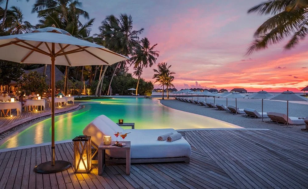Swimming_Pool_Evening_1000x@3x.jpg