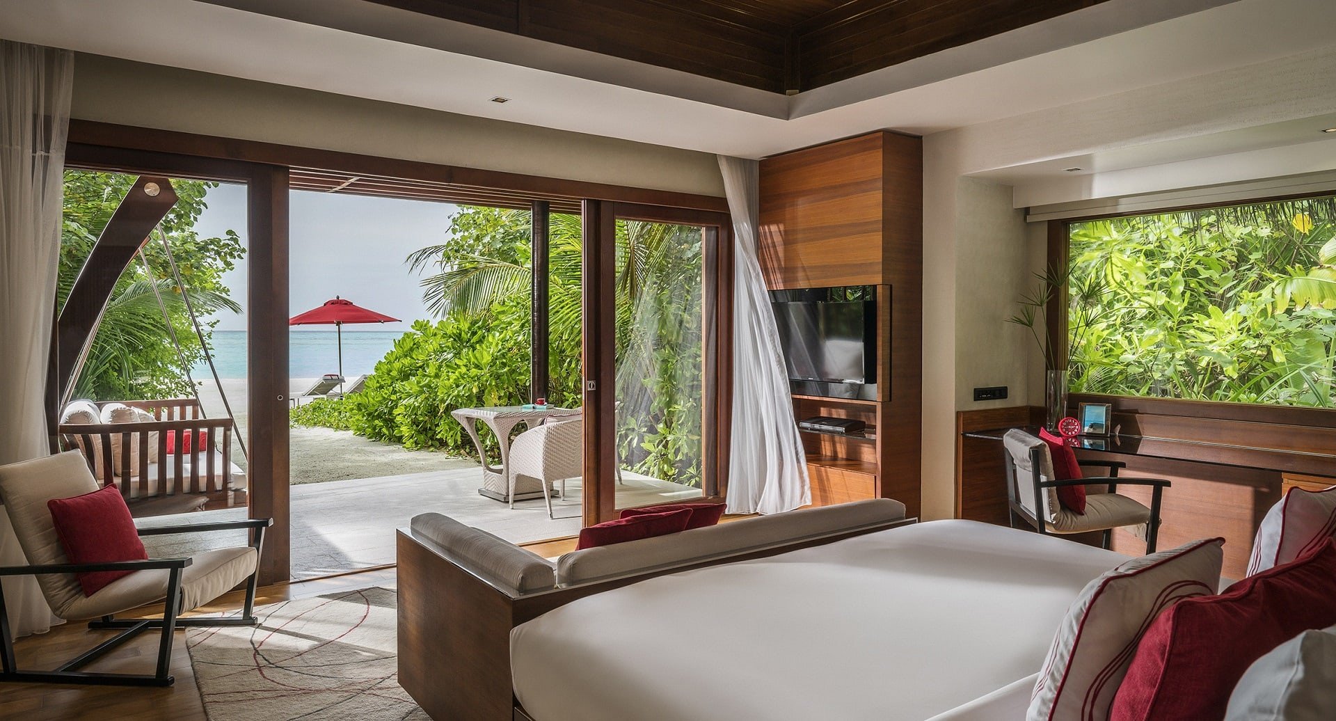 niyama_maldives_beach_villa_1920x1037.jpg