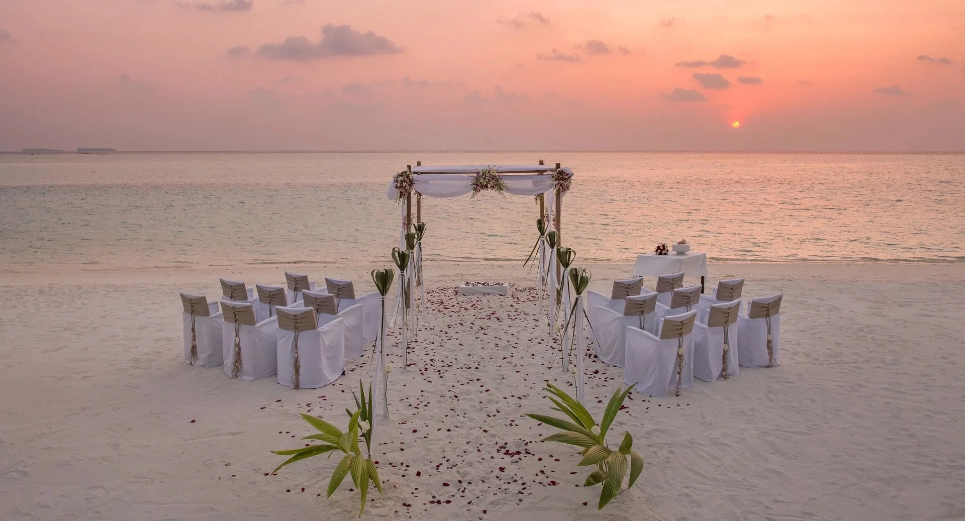 anantara_dhigu_weddings_1920x1037.jpg