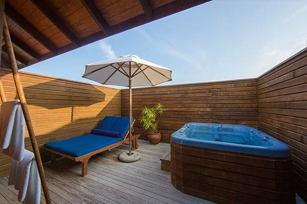Jacuzzi-Water-Villa-5-600x400.jpg