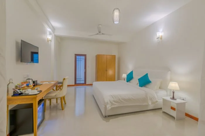 0049.wht-snd-dhigu-sdeluxe-700x467.jpg