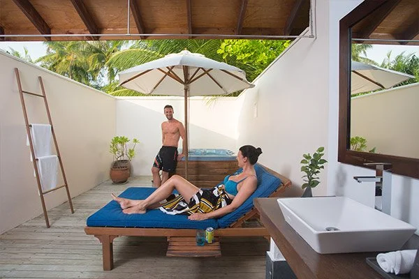 Jacuzzi-Beach-Villa-2-600x400.jpg
