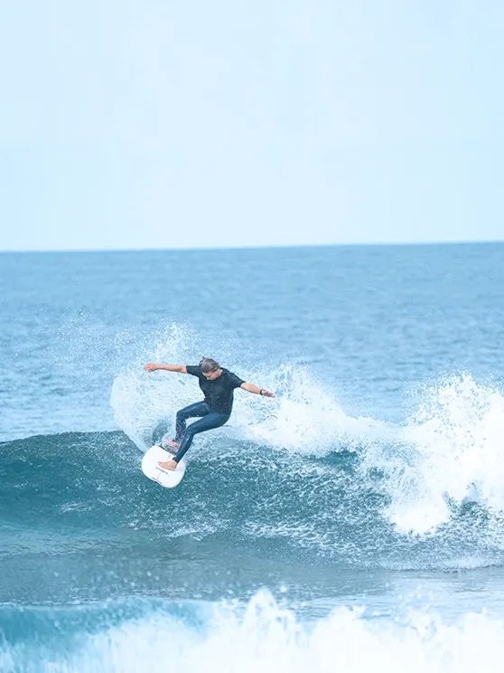 anantara_dhigu_surfing_lady_1_558x744px.jpg