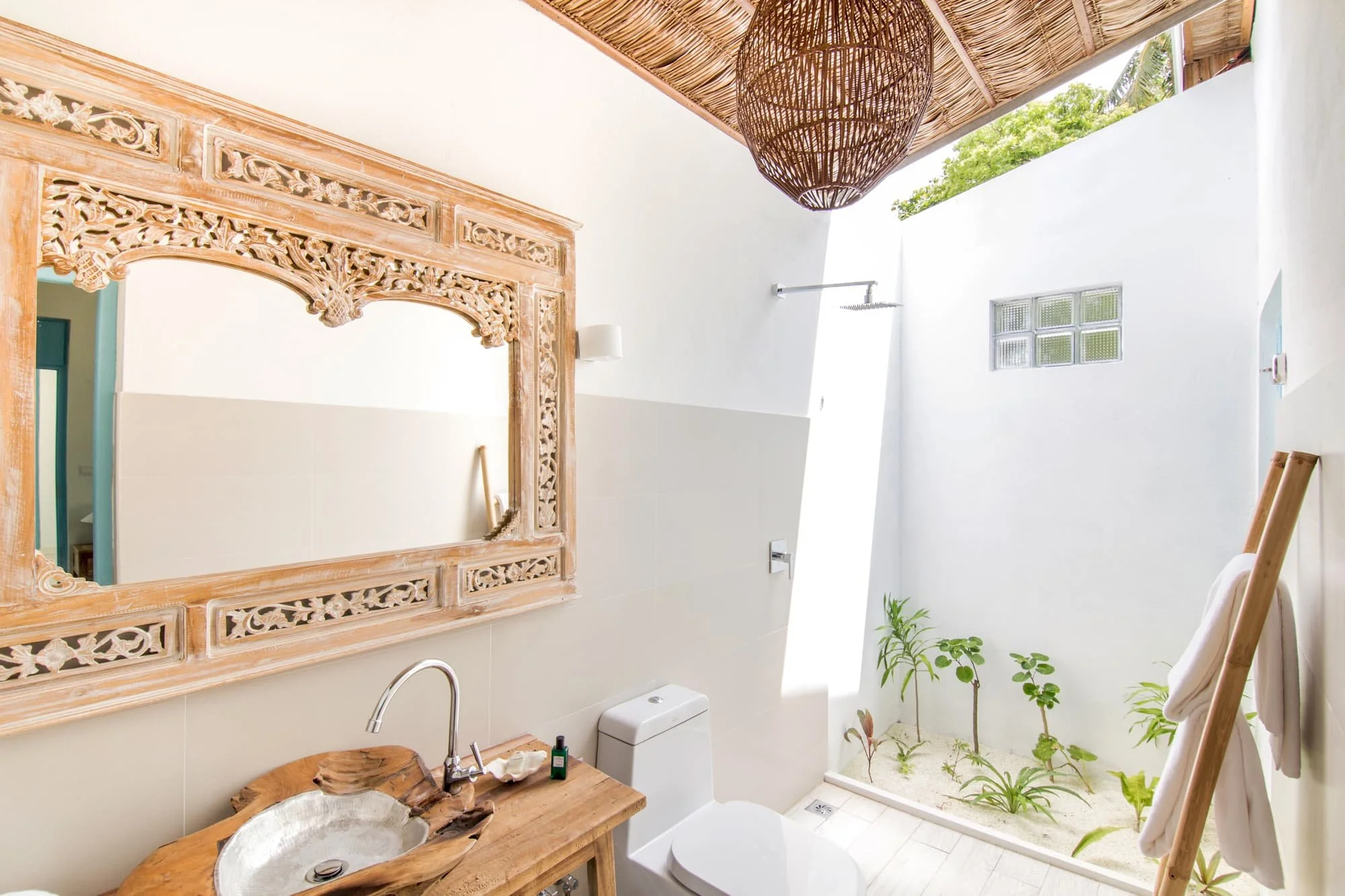 59d3697d24d13a000193f045_Bagno1.jpg