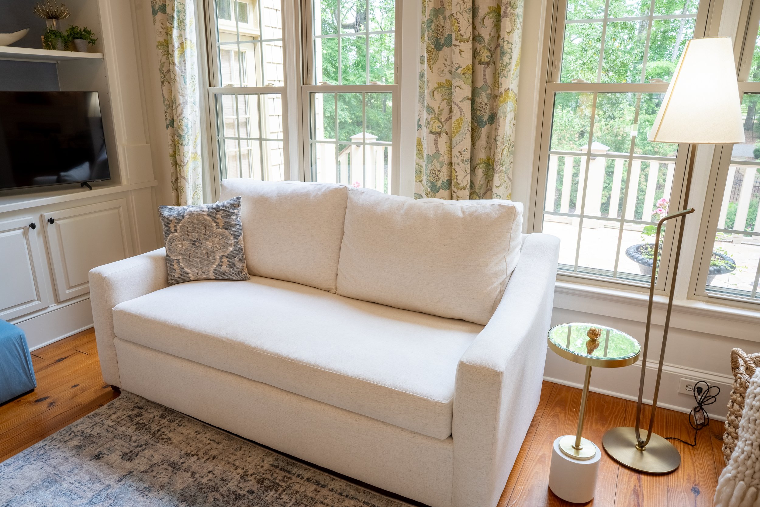 Living room-03.jpg