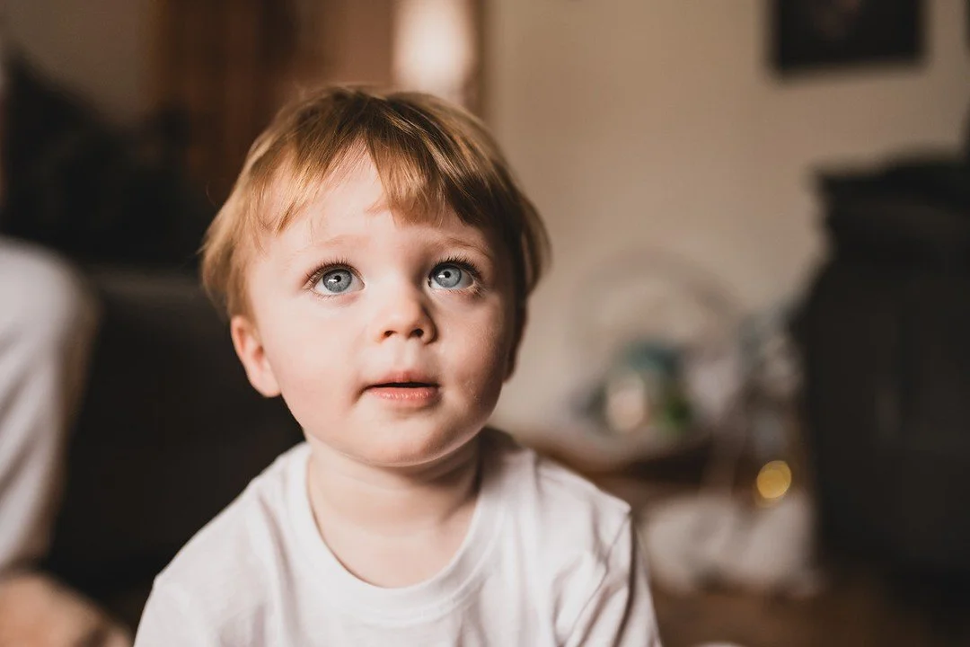 This kids eyes - love love love 💙💙💙
In home shoots are very relaxed and child led. Some kids find it more relaxing to have their own things around them. Shoots are unposed, but we will try to capture all the combinations but in a relaxed way.