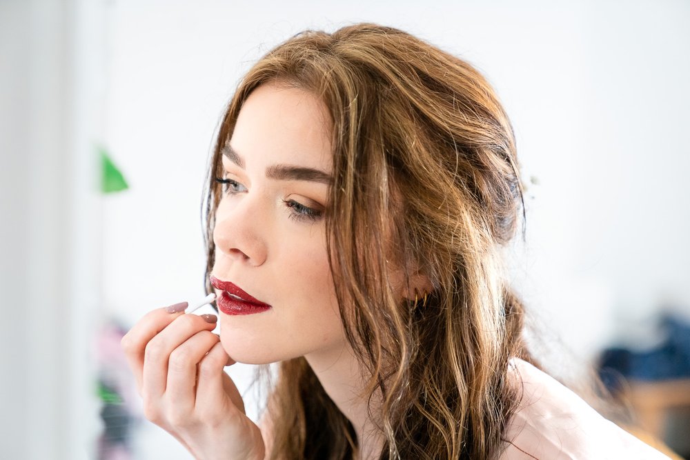 uxbridge bridesmaid applies lipstick