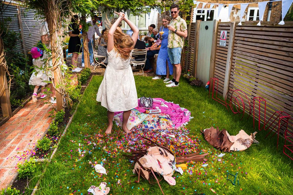 Flower girl smashed piñata of brides head