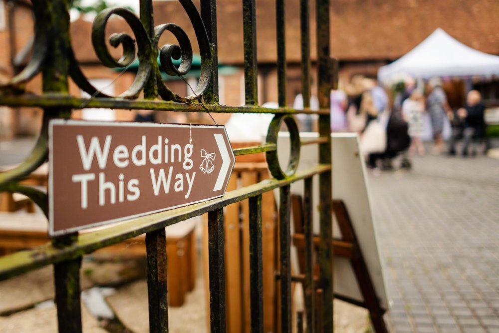 Wedding this way sign at a Berkshire barn in Pangbourne