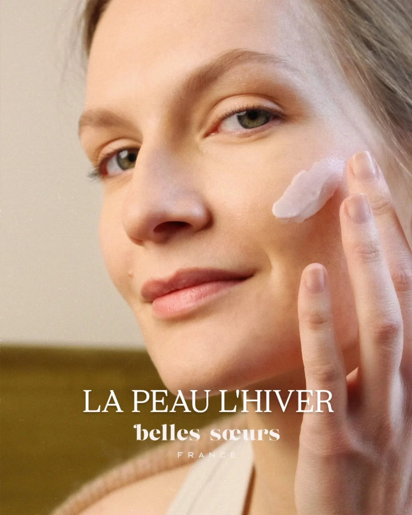 L'hiver la peau n'a pas les m&ecirc;mes besoins, avec le froid elle est plus sensible et r&eacute;active. Alors on passe sur des textures beaucoup plus riches, plus nourrissantes pour l'apaiser et la prot&eacute;ger des agressions ext&eacute;rieures.
