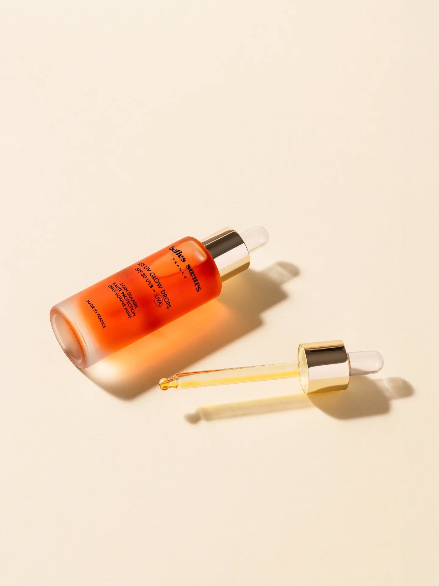 L'hiver la peau n'est pas &eacute;pargn&eacute;e par les dangers du soleil (cancers, t&acirc;ches, vieillissement cutan&eacute; pr&eacute;matur&eacute;) pourtant on ne pense pas &agrave; la prot&eacute;ger !

Les UVS GLOW DROPS c'est l'&eacute;quilib