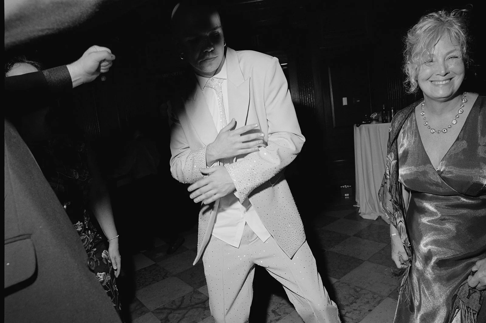 AV 260828 Sam Mike - Dancing-181.jpg