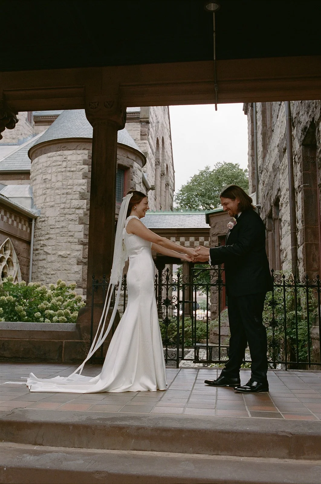 AV 260828 Sam Mike - First Look-14.jpg