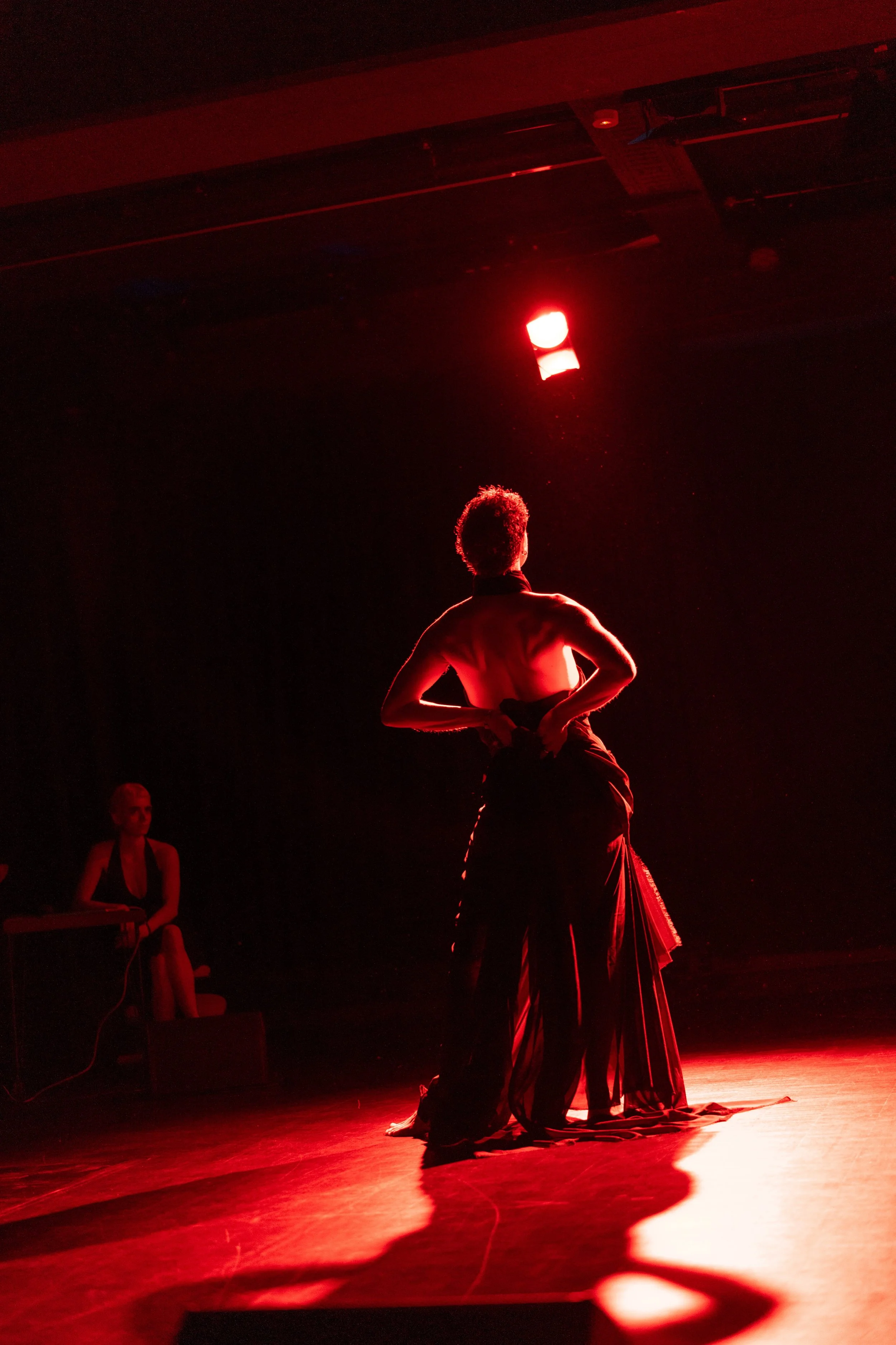  Jäger, Artur. (2025). Kein Signal [Performance]. Zentrum für Kunst Hermann-Ritter-Straße 108 E, Bremen, Germany.   Photographed by Jimi Liu, 2025.  