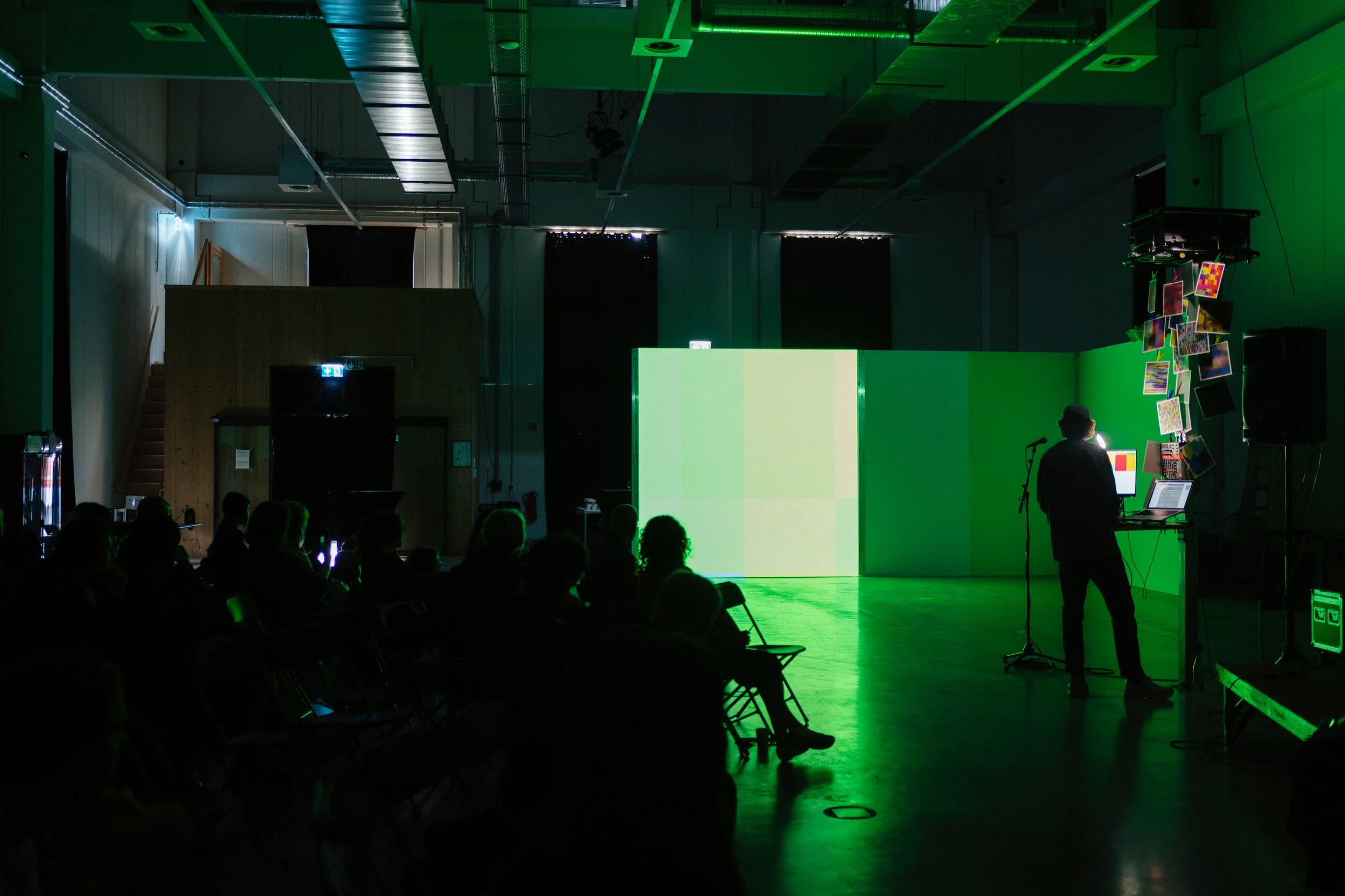  Vitters, Lucca. (2026). RAUSCHEN [Performance]. Halle 1, Hfk Bremen, Germany.  Photographed by Jimi Liu, 2026. 