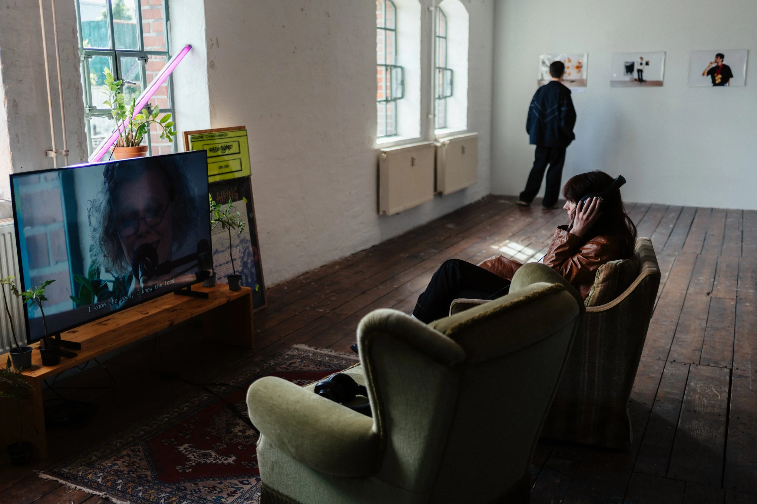  Spetzler, Lisa. (2026). Keeping my Radio on: Video Recording of Live Radio Play [Radioplay]. Galerie Flut, Hfk Bremen, Germany.  Photographed by Jimi Liu, 2026. 