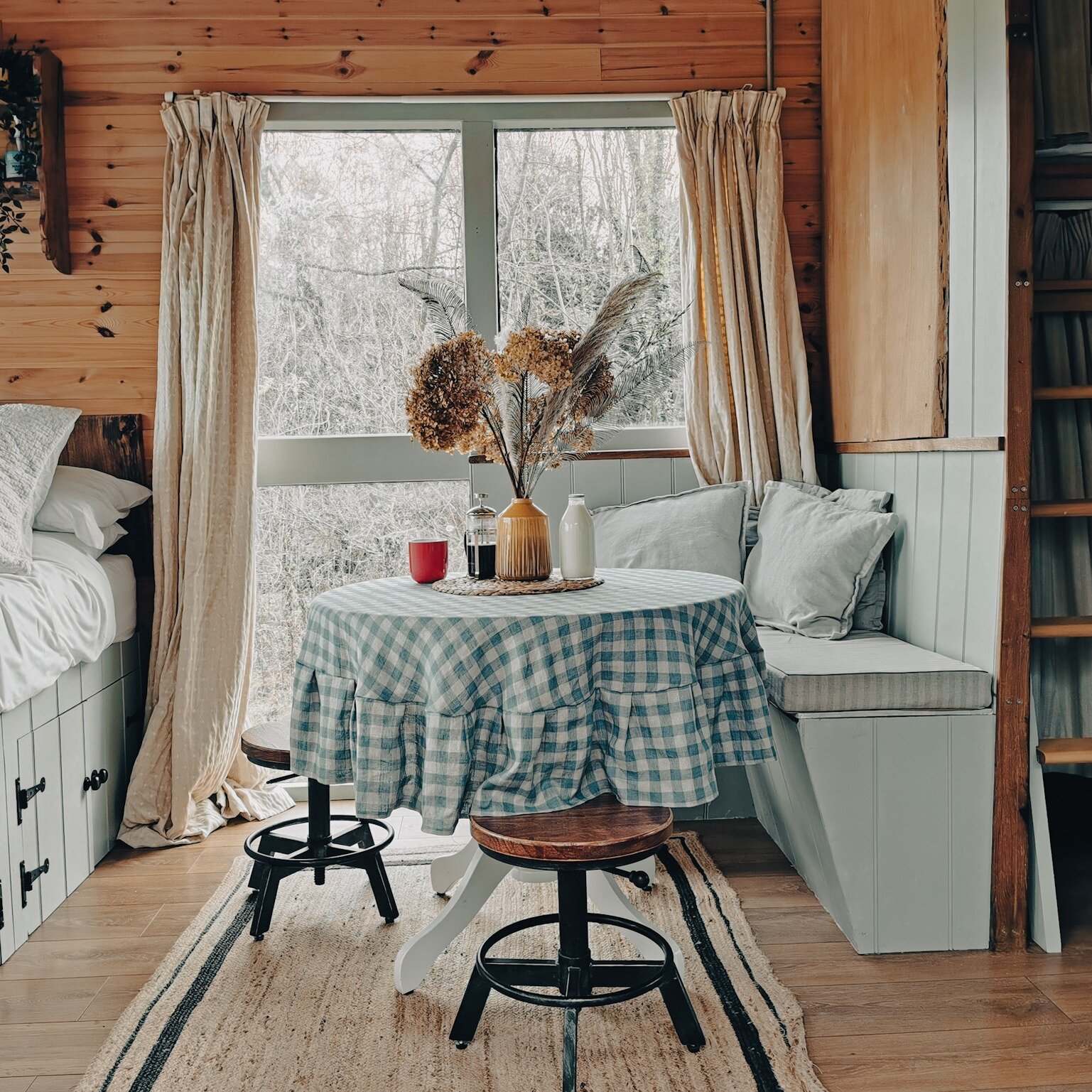 REVIEW | 'My friends and I had a wonderful weekend away glamping thanks to Susannah's wonderful hospitality. The hut was tranquil and incredibly peaceful and private. Waking up to the birds and watching the stars at night in the hot tub was dreamy! I