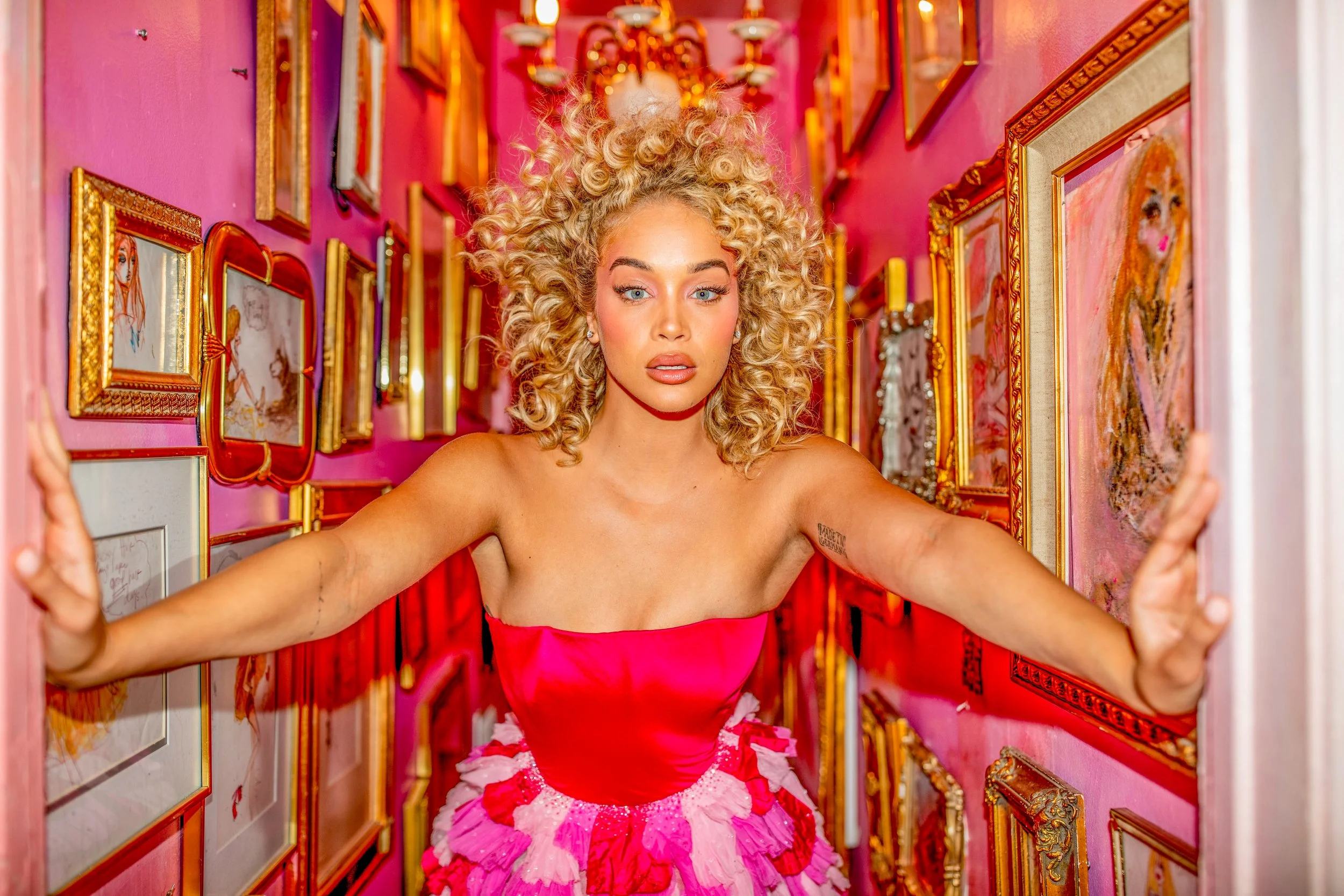 golden-barbie-jasmine-sanders-mariann.vik-mandal.jpg