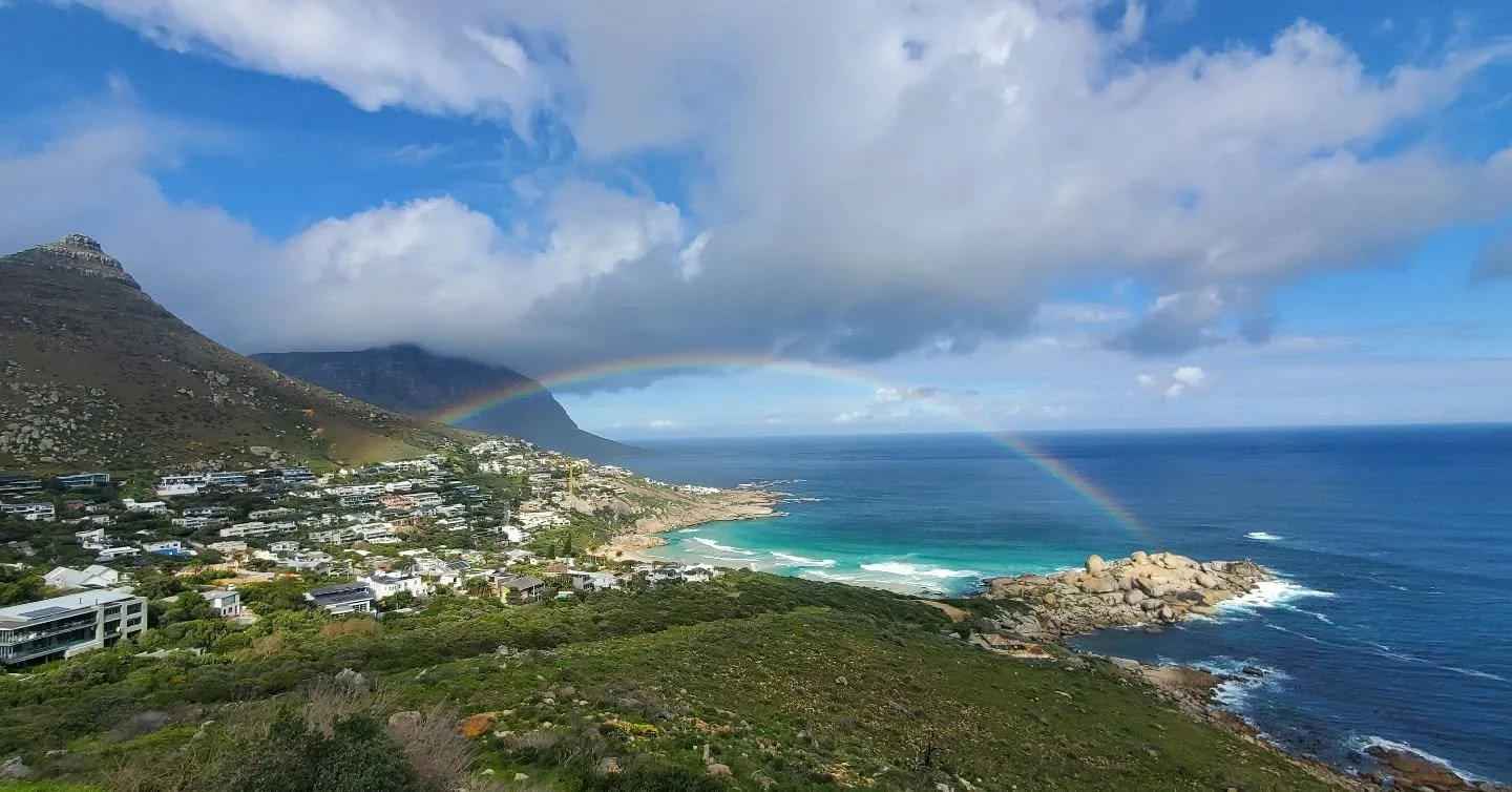Septembre 2025 🐋🐳🌈 Guid&eacute;s par les baleines vers l'infini oc&eacute;an...

De retour de notre aventure, nous reprenons d&eacute;j&agrave; une voiture de location pour explorer la c&ocirc;te, le parc national Table Mountain et aller au Cap de
