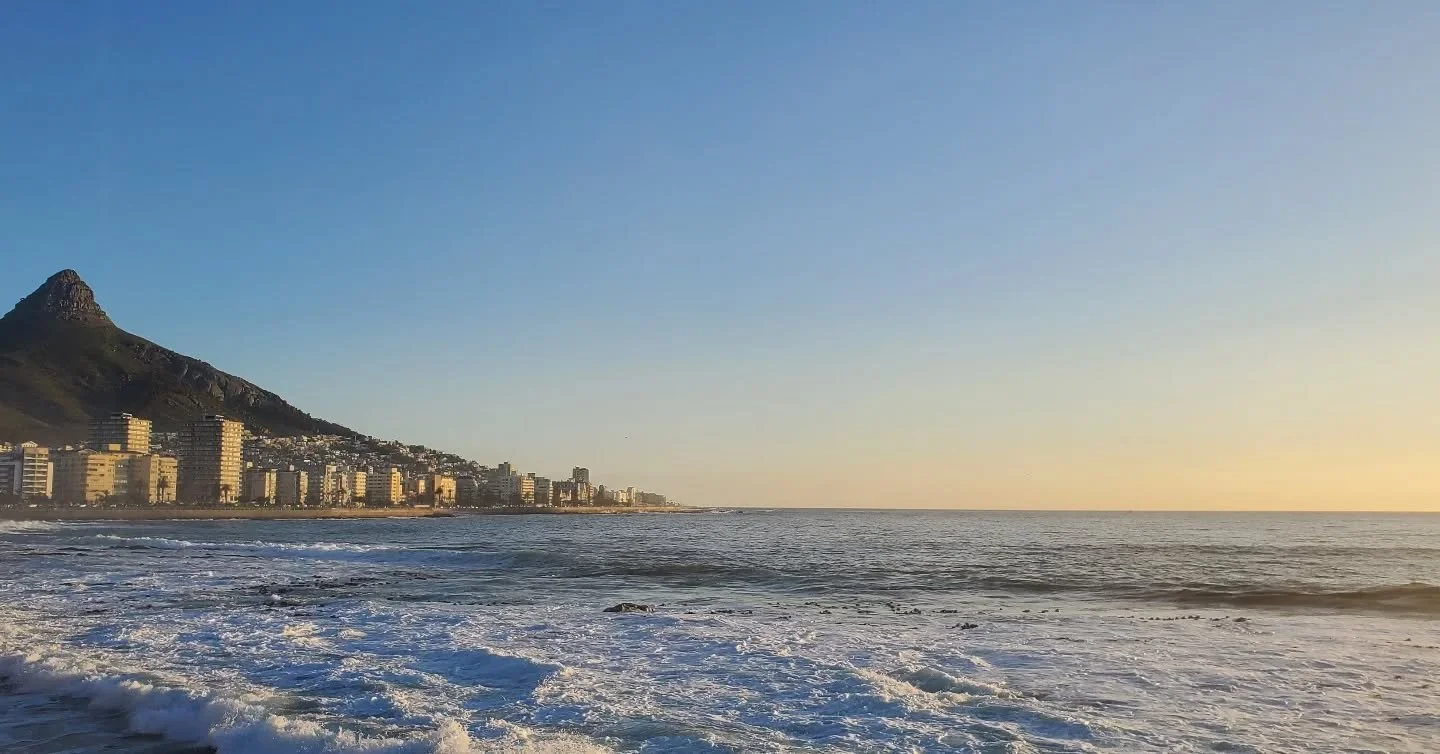 September 2025 🦁 Climbing Lion's Head for some final delights

The weather was good again, so we could hike via Signal Hill, up Lion's Head. The views across the city, the bays, Table Mountain are majestic and rewarding, for "little" effor