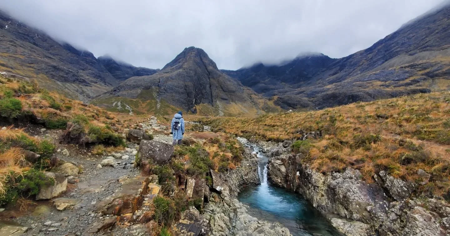 🌈 Right time, right place 🌞

The magnificent Isle of Skye was a reminder on how to always be at the right time, at the right place, protected by the fairies, the birds and the seals.

We saw the eagles, we played under the sun and rainbows, we had 