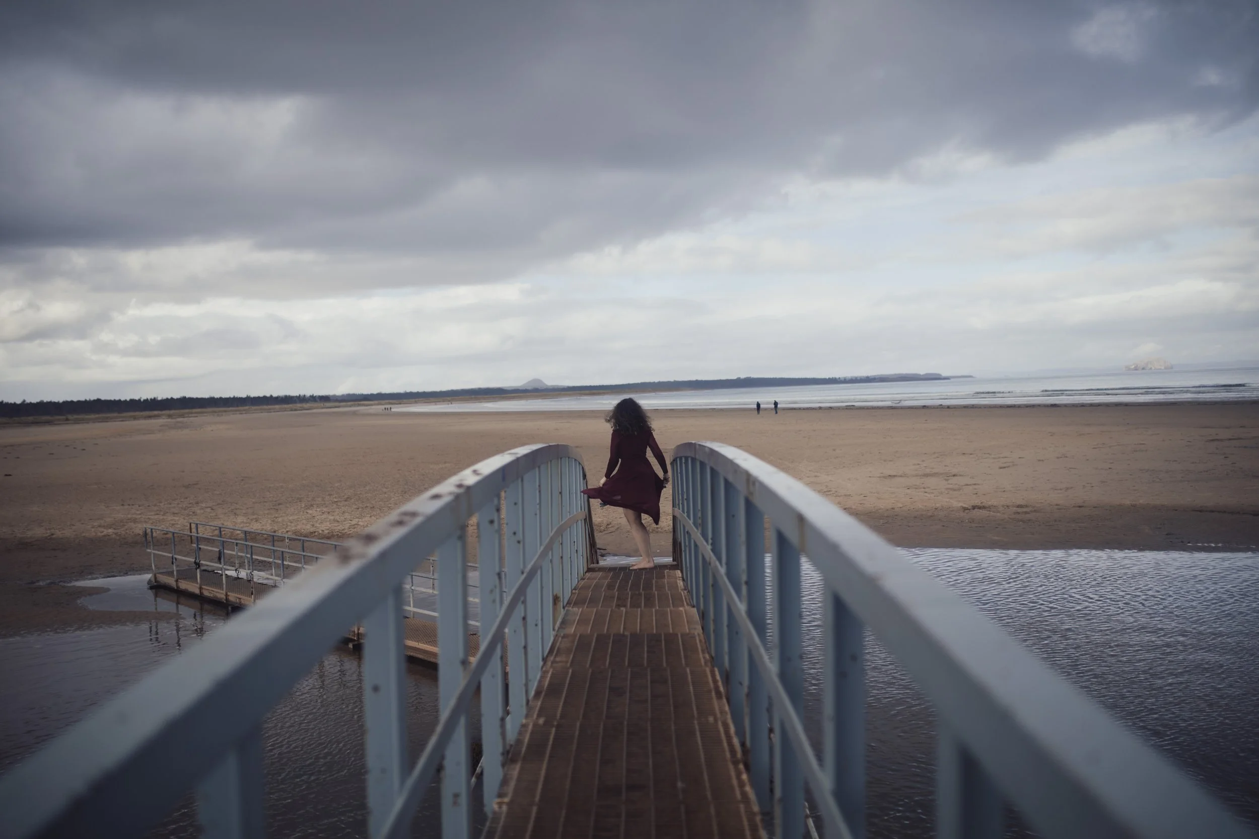 Danser sur le pont de la vie et des âmes - Celle qui est - L'Envol en images - Lucie Aidart - Photographie par Mairi Wilson