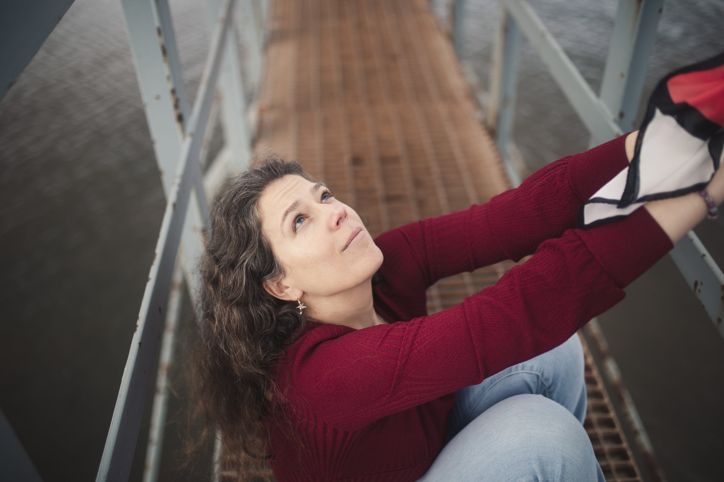 Celle qui a été, sur le pont, attachée, mais appelée vers la lumière - L'Envol en images - Lucie Aidart