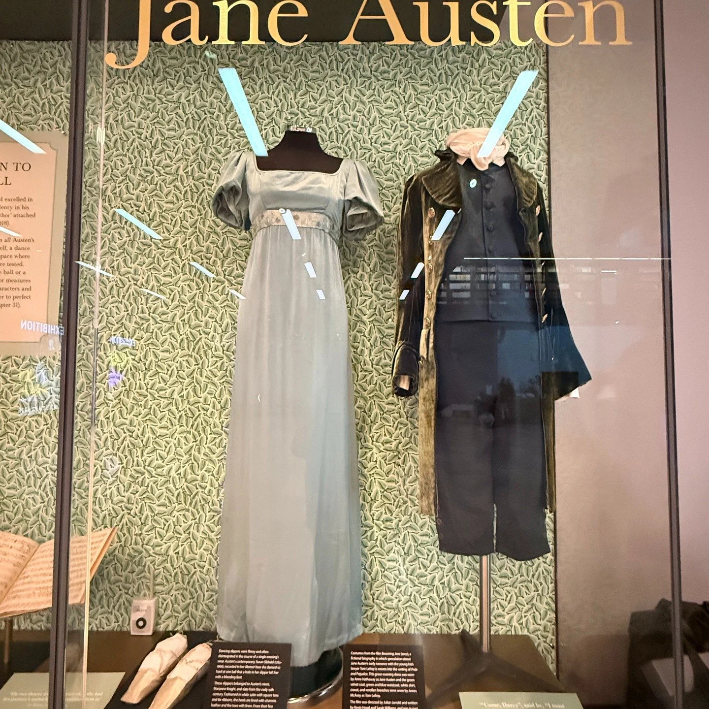 Jane Austen had family links with Oxford. Her brothers, James and Henry, attended St John's College. Then in 1783, Jane who was just seven years old, came to school in Oxford. She and her sister Cassandra were tutored by the widow of former Brasenose