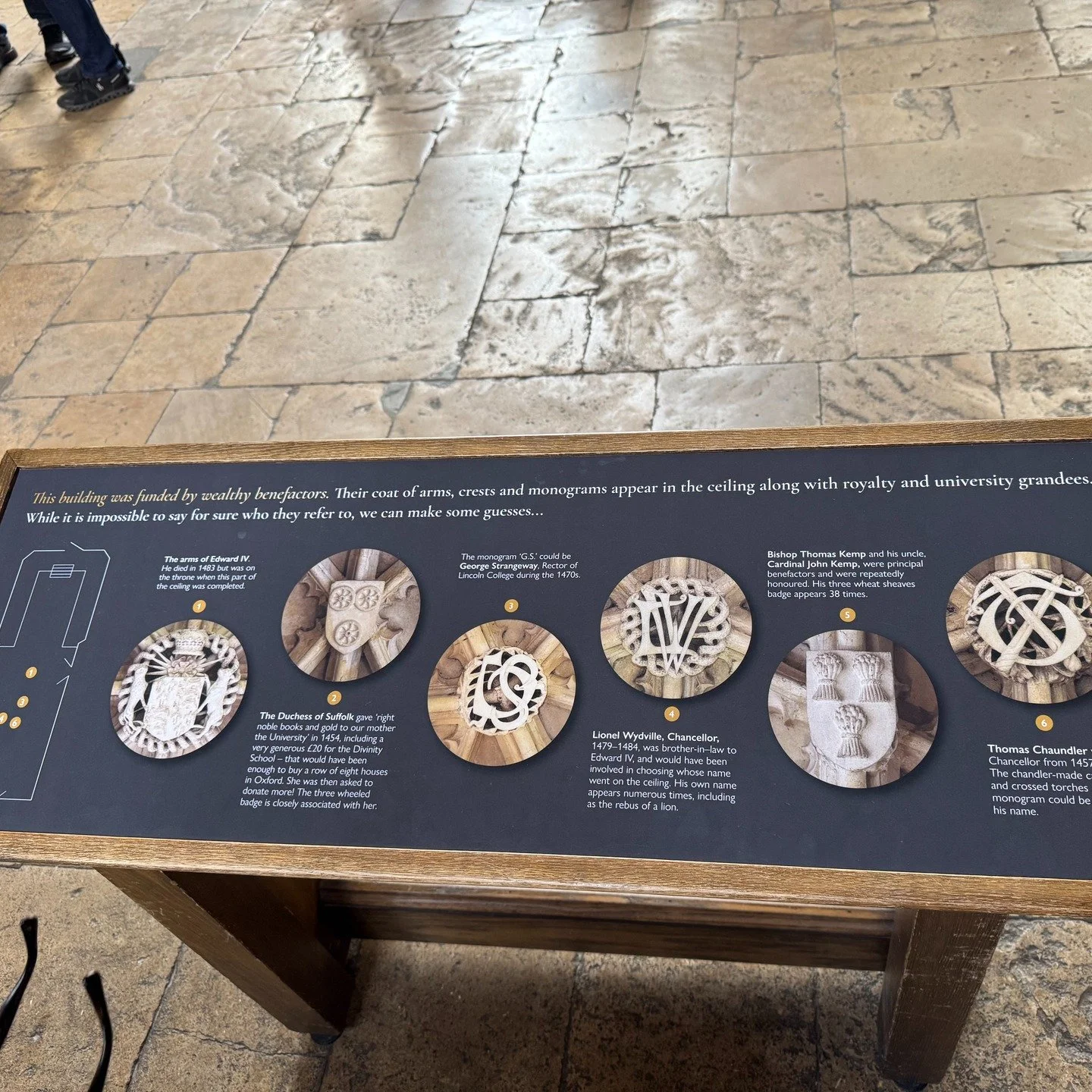 Divinity School a medieval teaching and examination room. Stunning example of Perpendicular Gothic architecture. Inside the fan vaulted ceiling is decorated with 455 bosses. A highlight of any Oxford walking tour. #tourism #walkingtour #Oxford #histo