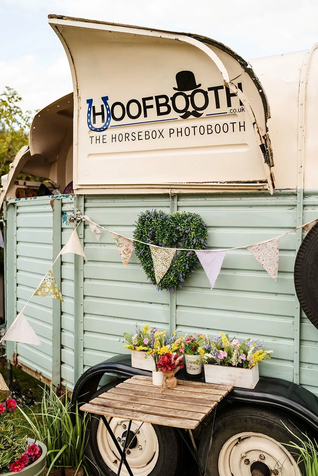 photobooth tipi wedding