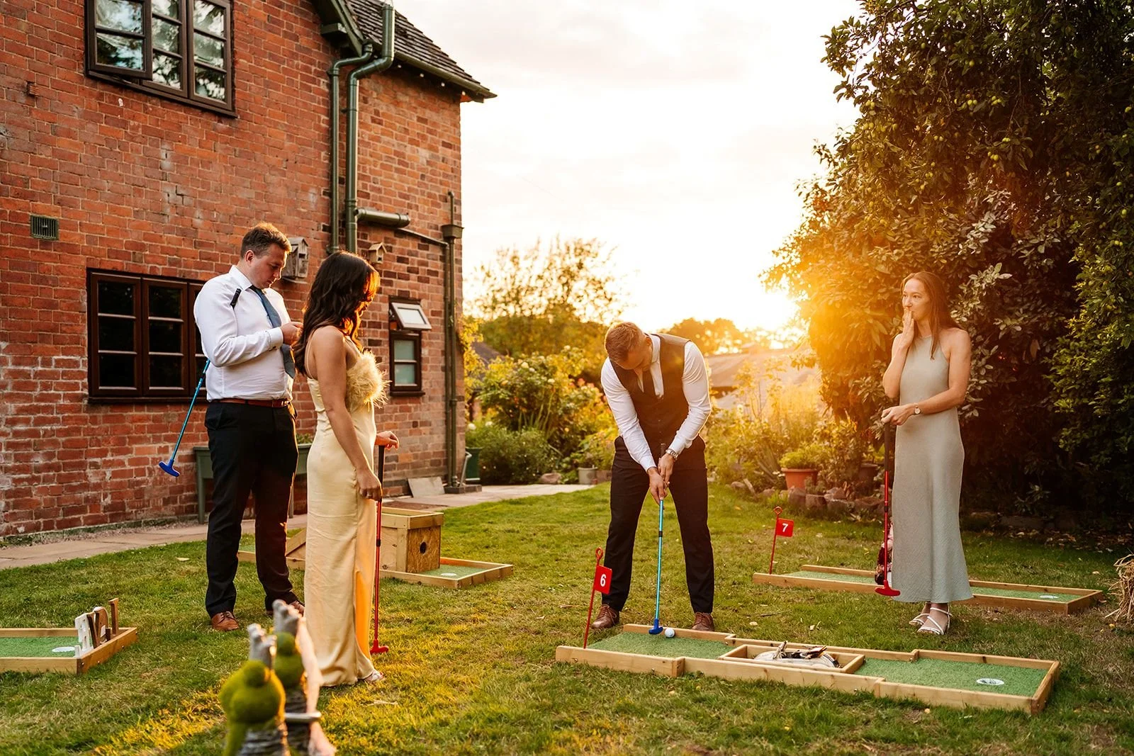 guests playing golf at tipi wedding