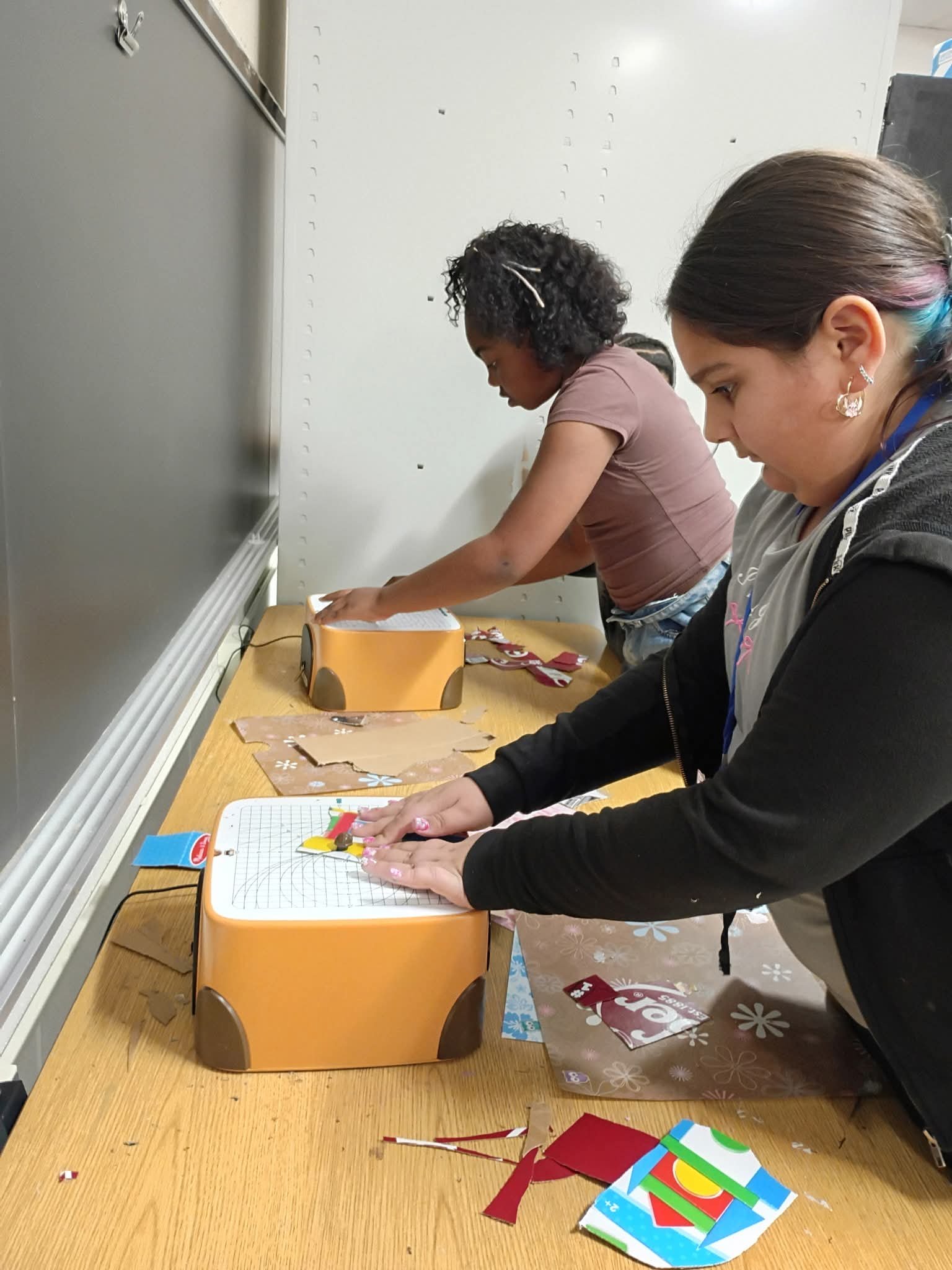 Meadowmere students enjoying their new STEAM room.