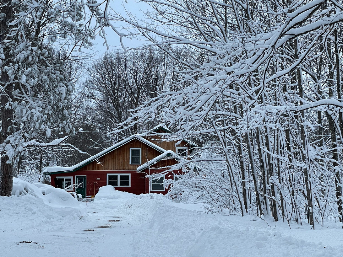 Farmhouse snow.png