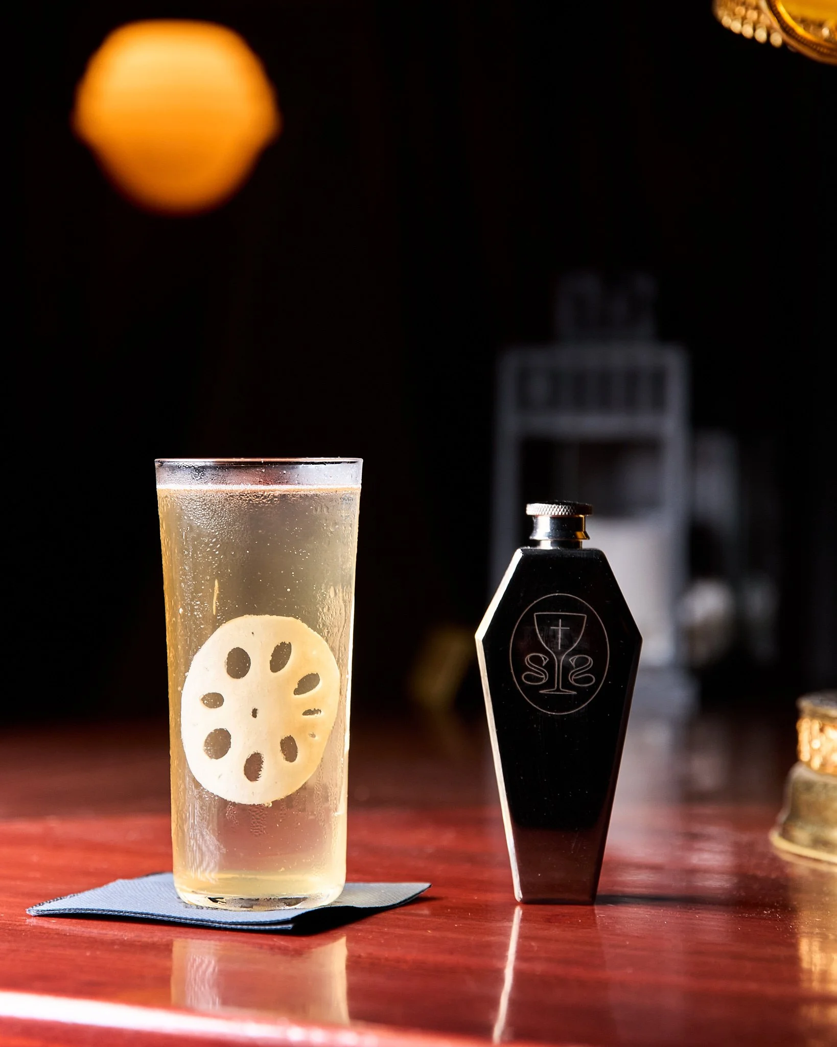 fotografía de cóctel en bar Santos y Desamparados Madrid ambiente nocturno