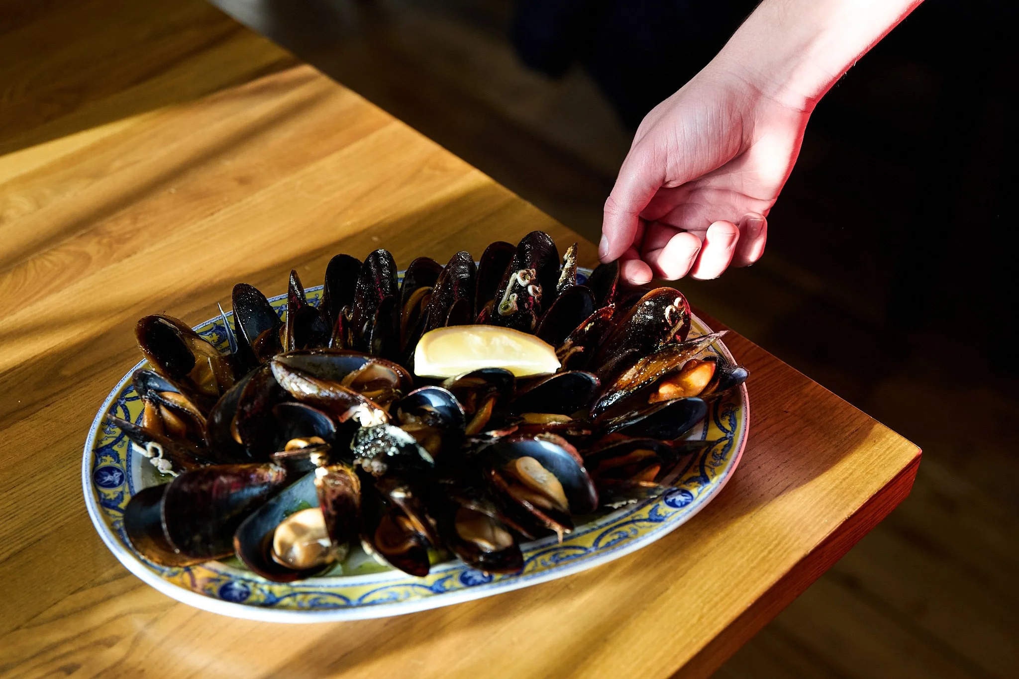 detalle de plato tradicional español fotografía gastronómica editorial