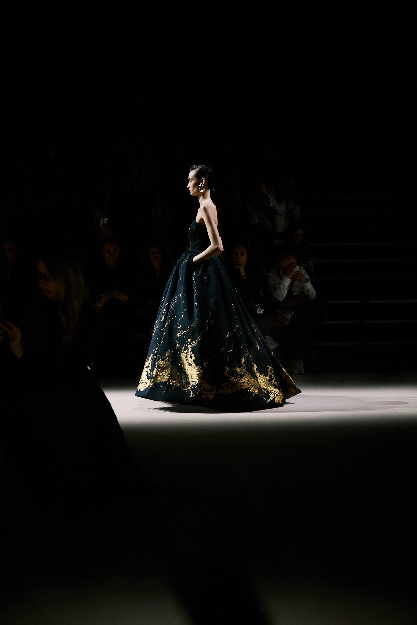 Look de la colección de Yolancris sobre la pasarela de MBFW Madrid