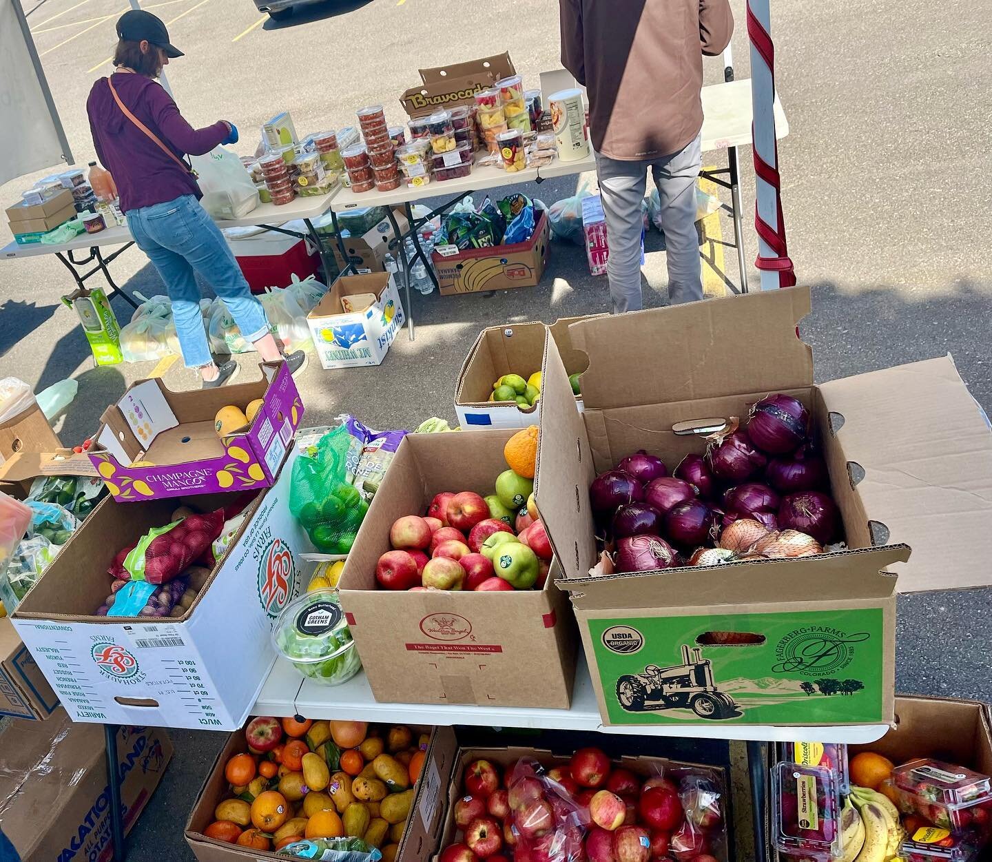 Shoutout to our AMAZING volunteers!! With their help, we were able to feed over 150 people at today&rsquo;s Produce in the Parking Lot!! 

💚💚💚💚💚💚💚

Want to join the team? Email volunteer@longmontfoodrescue.org for more info!