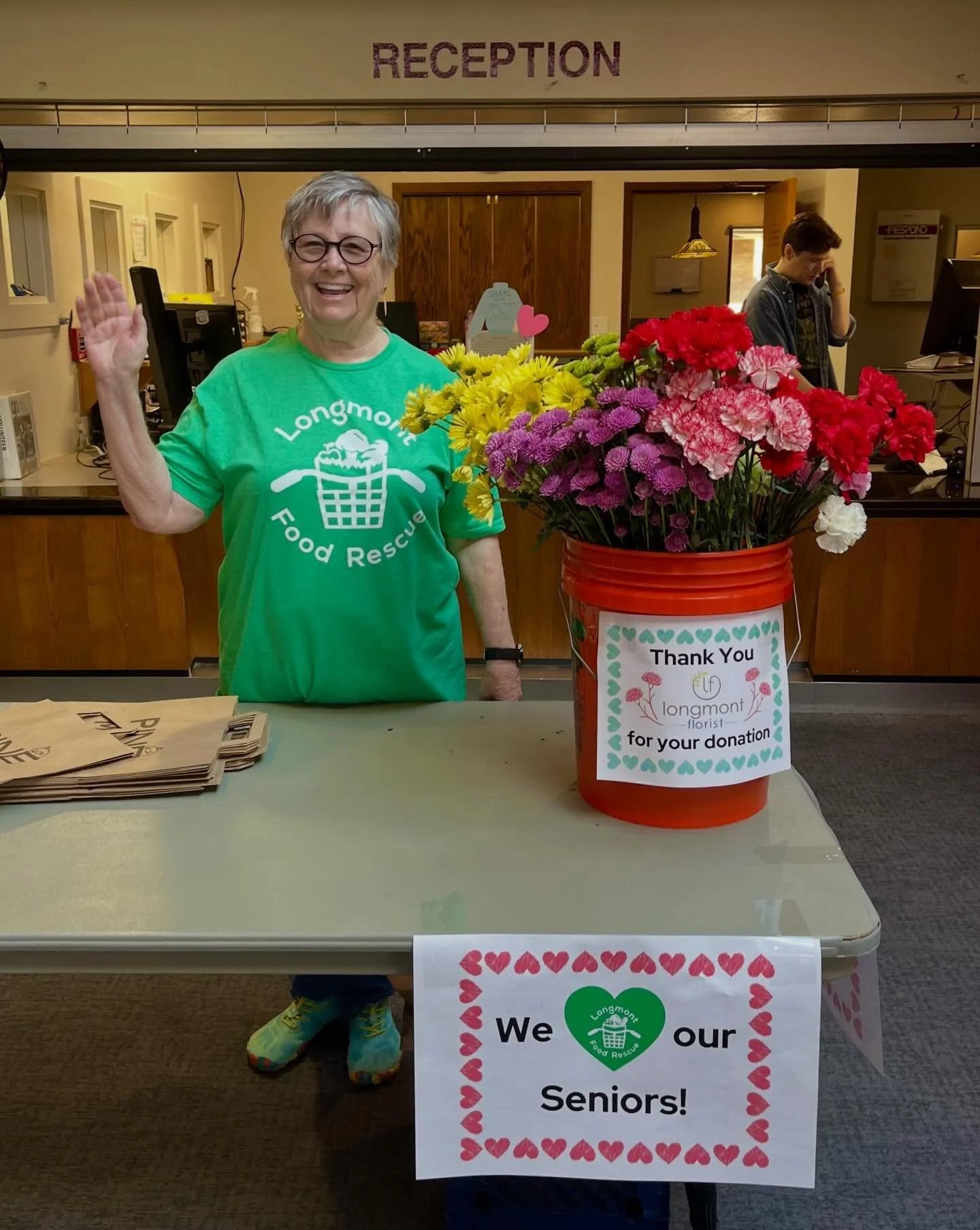 Thanks to @longmontflorist for helping us share the love at our Valentine&rsquo;s Day free food distribution!

Free food for seniors, every 2nd Saturday at the Longmont Senior Center. 

https://www.facebook.com/share/1DxUnQNZkM/?mibextid=9l3rBW