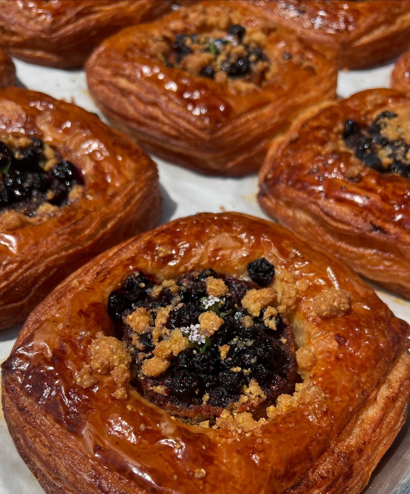 We 💙 blueberry danishes🫐 😋

Always having special Friday fun over here! (hint for next week: 🍓)