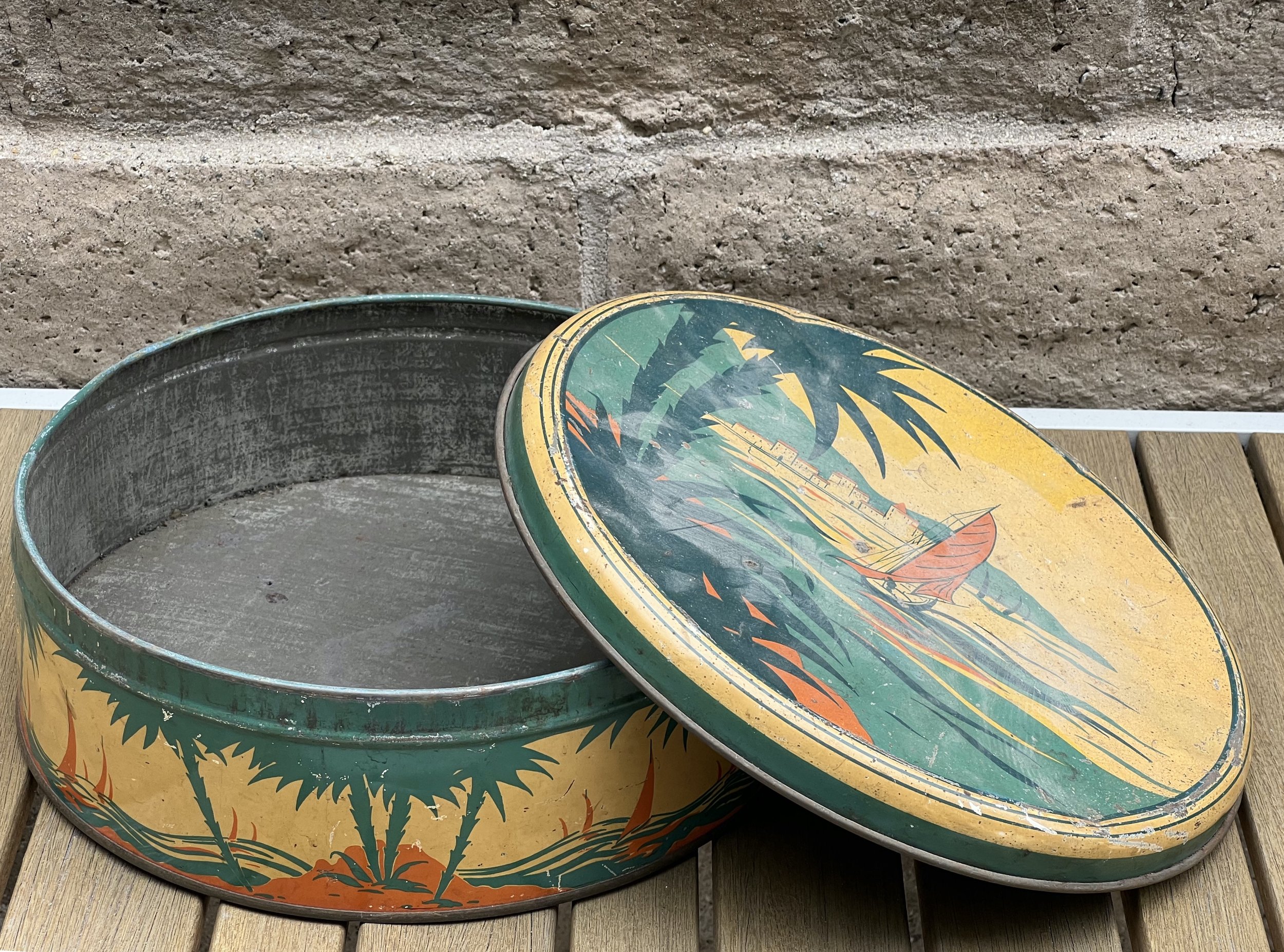 Round Tin with lid off.jpg