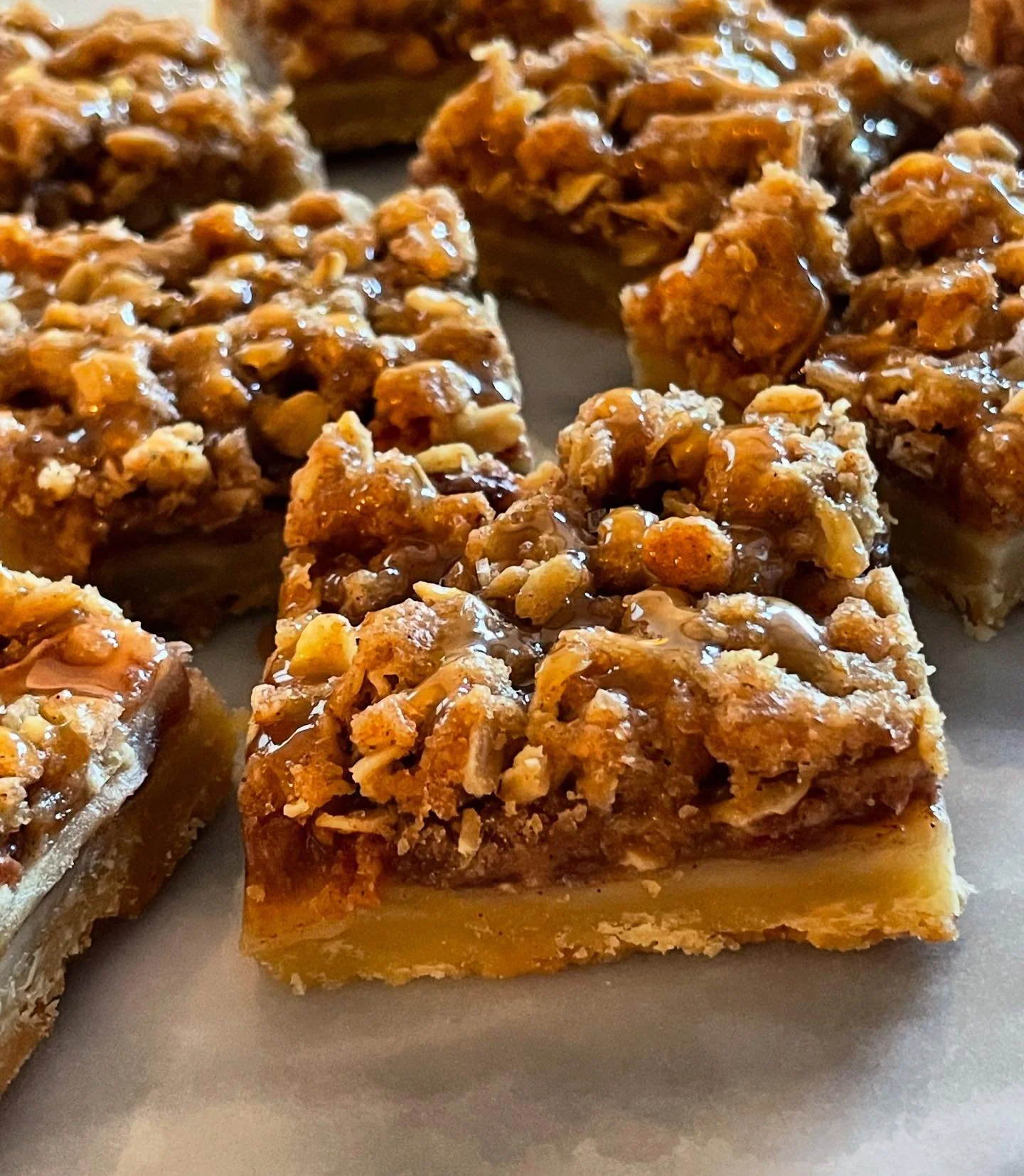 Salted Caramel Apple Pie Bars for a Sweet New Year 🍎